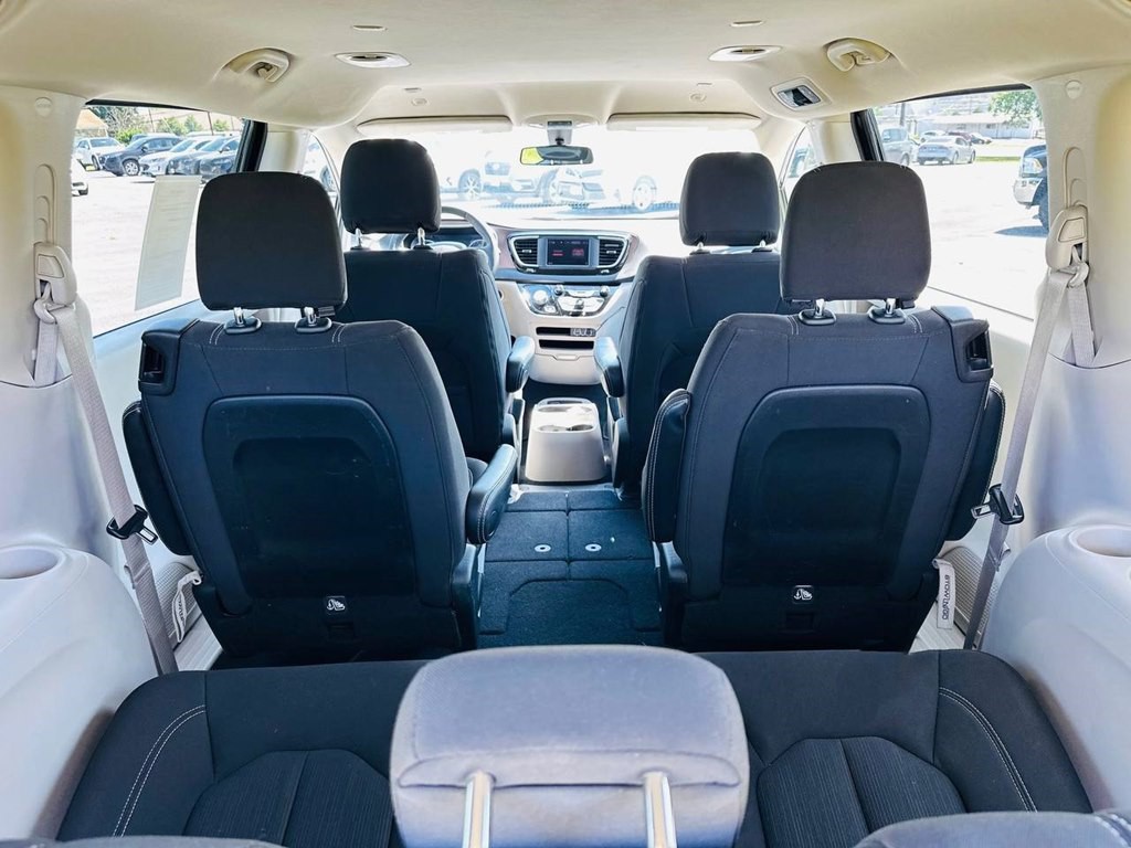 2022 Chrysler Voyager Image 43
