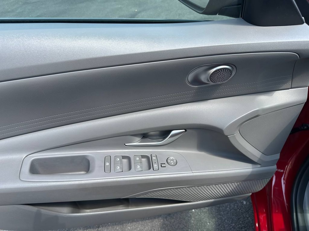 2023 Hyundai Elantra Image 16