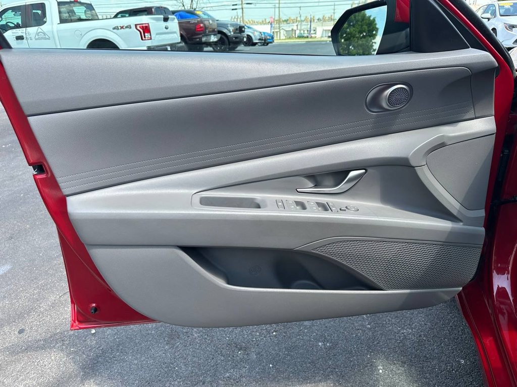 2023 Hyundai Elantra Image 17