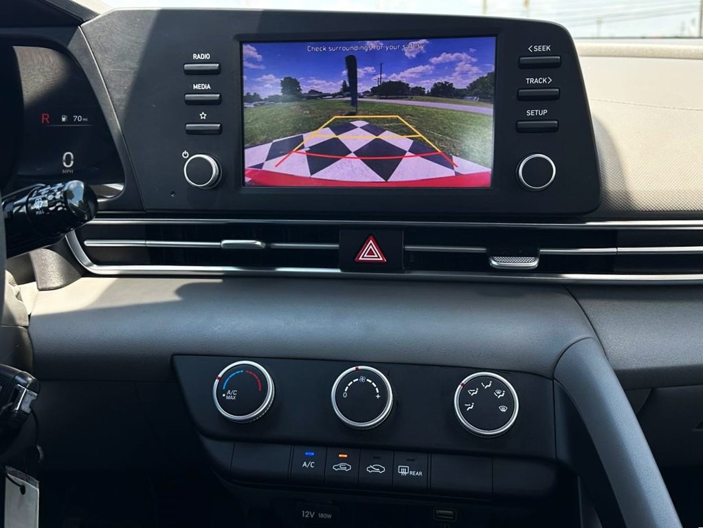 2023 Hyundai Elantra Image 24
