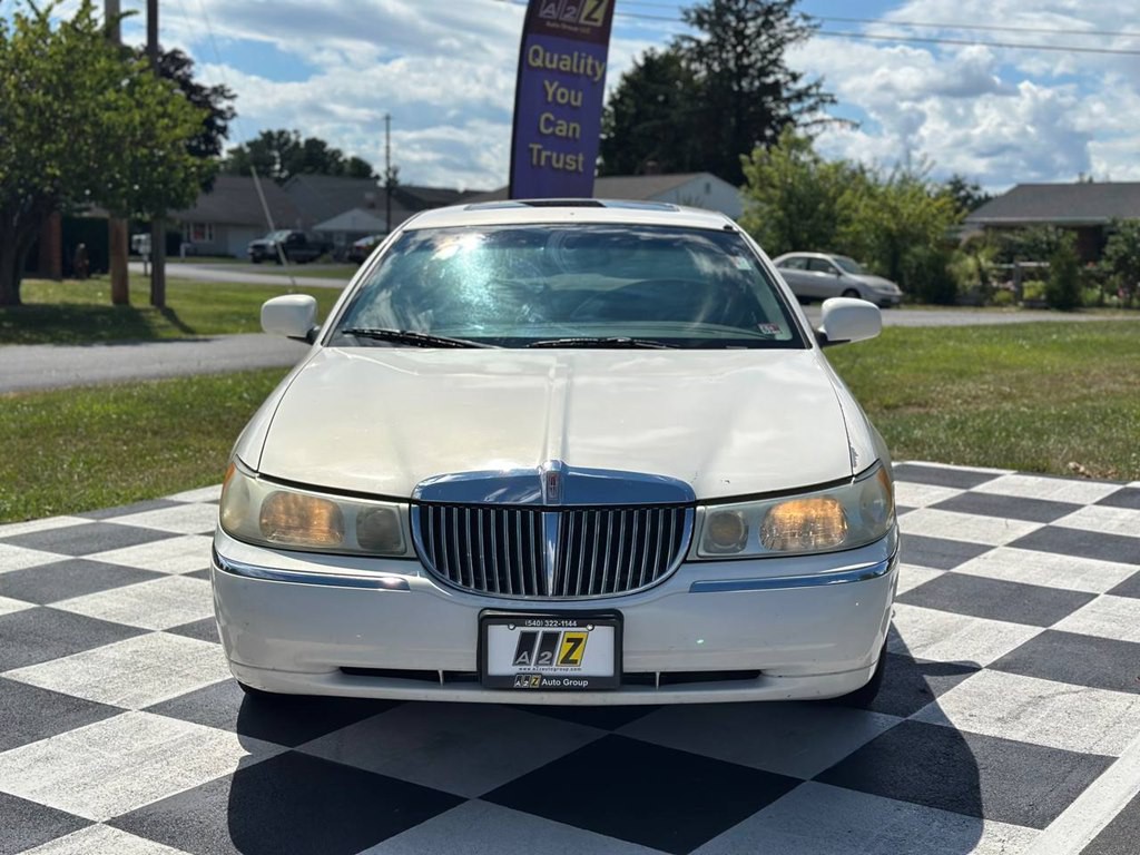 1999 Lincoln Town Car Image 2