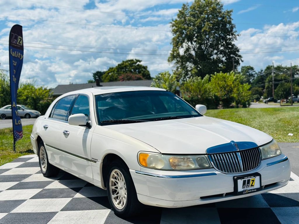1999 Lincoln Town Car Image 3