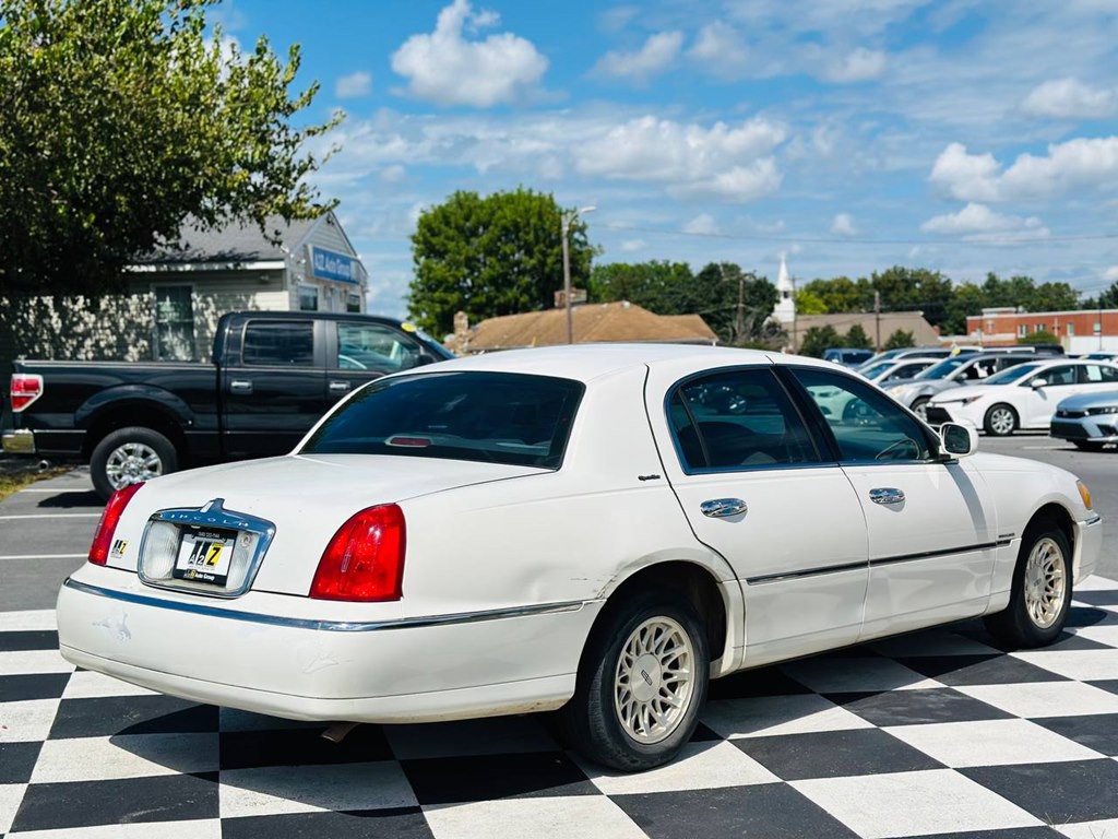 1999 Lincoln Town Car Image 4