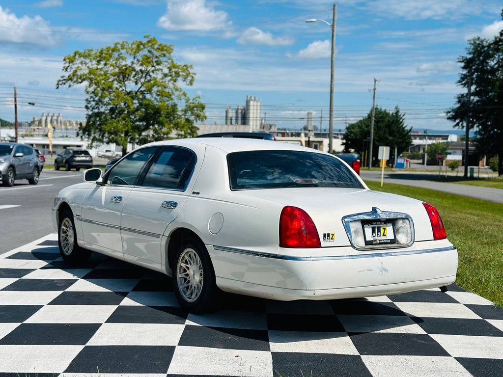 1999 Lincoln Town Car Image 6