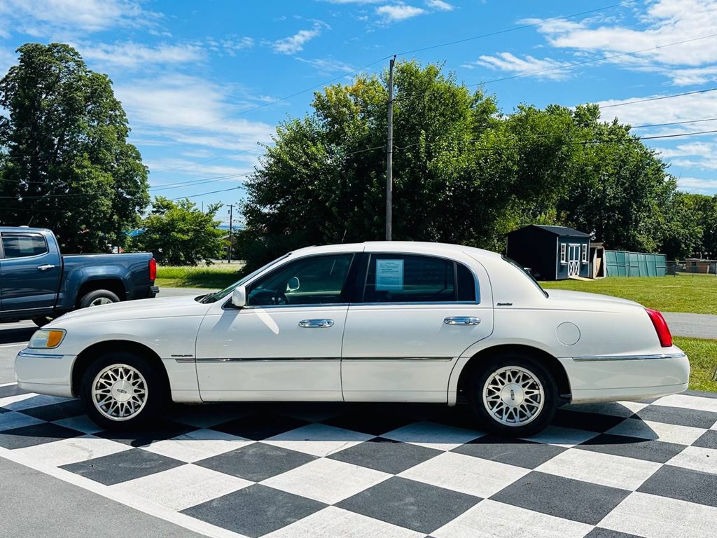 1999 Lincoln Town Car Image 8