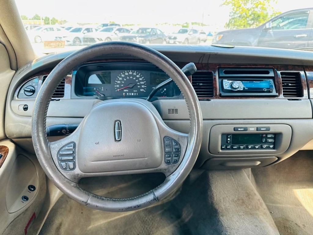 1999 Lincoln Town Car Image 13