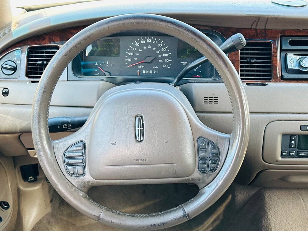 1999 Lincoln Town Car Image 14