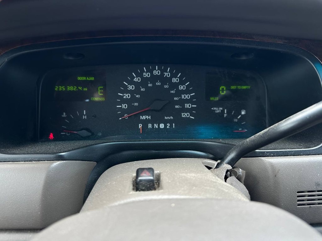 1999 Lincoln Town Car Image 15
