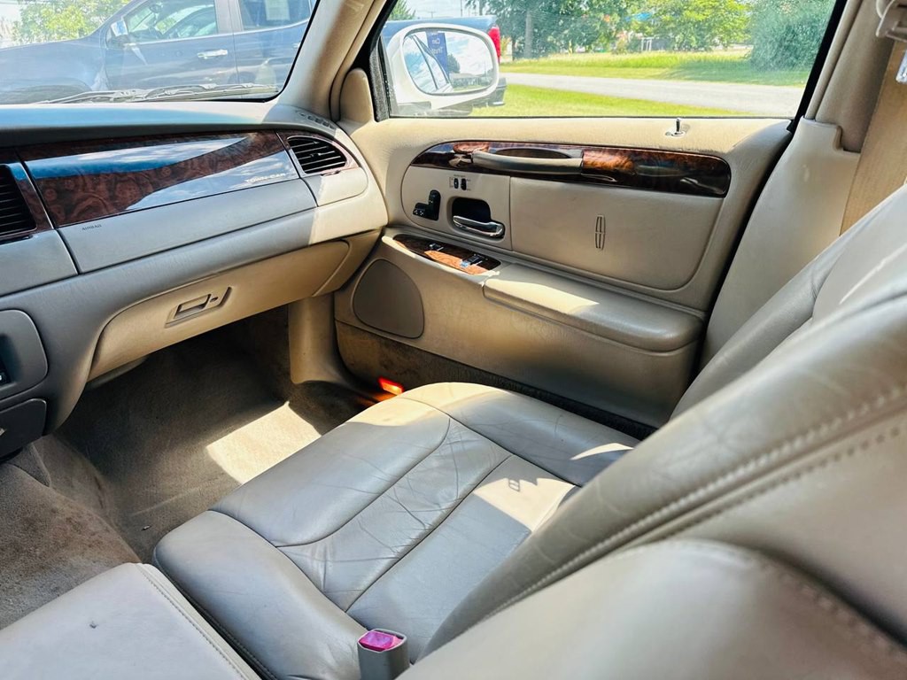 1999 Lincoln Town Car Image 16
