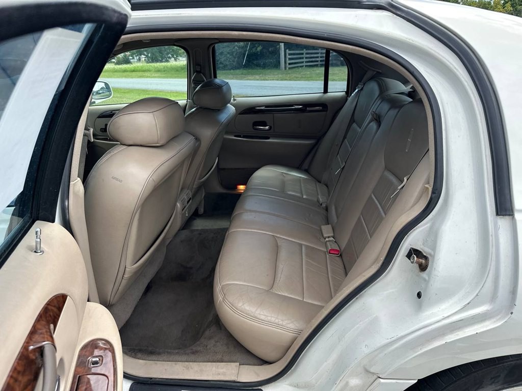 1999 Lincoln Town Car Image 17