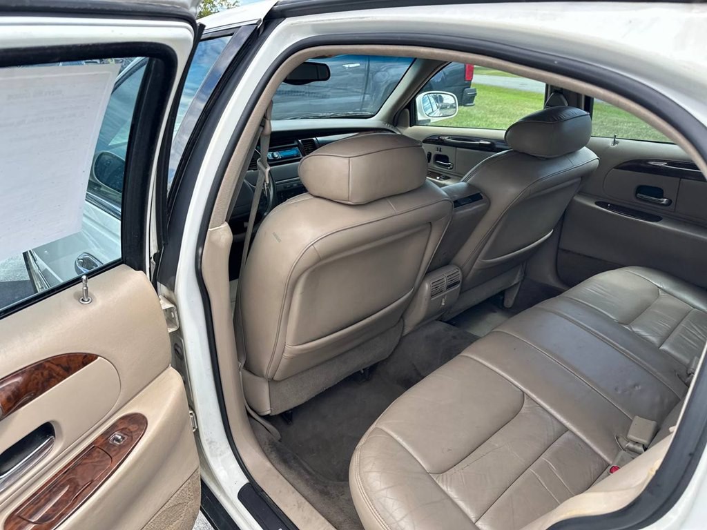 1999 Lincoln Town Car Image 18