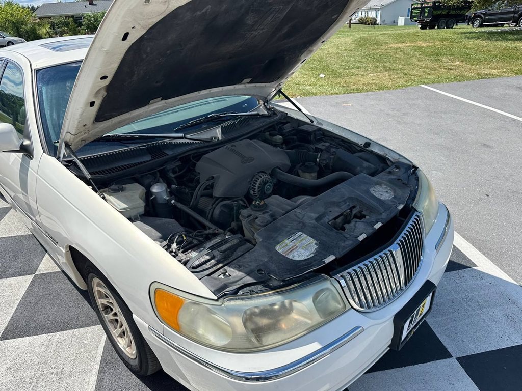 1999 Lincoln Town Car Image 20