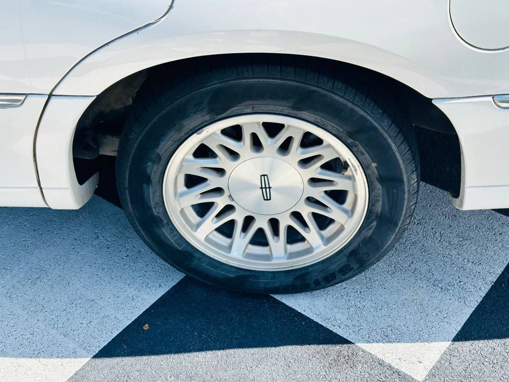 1999 Lincoln Town Car Image 22