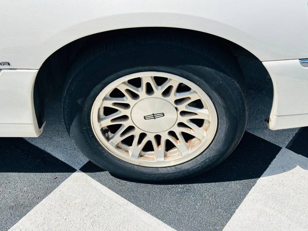 1999 Lincoln Town Car Image 24