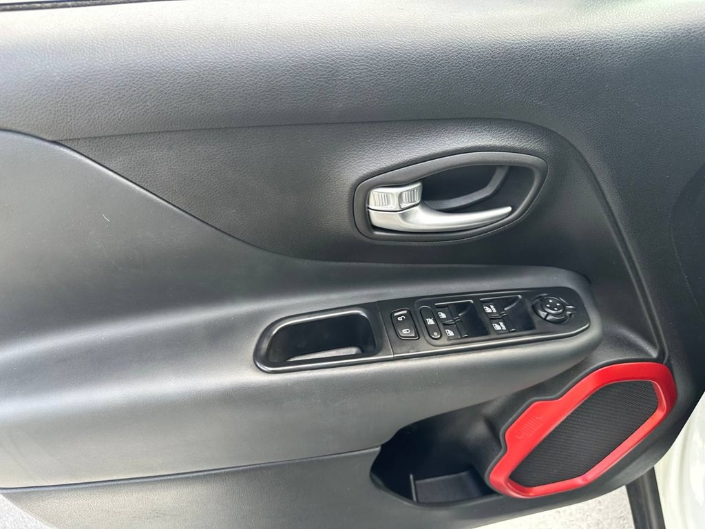 2017 Jeep Renegade Image 17