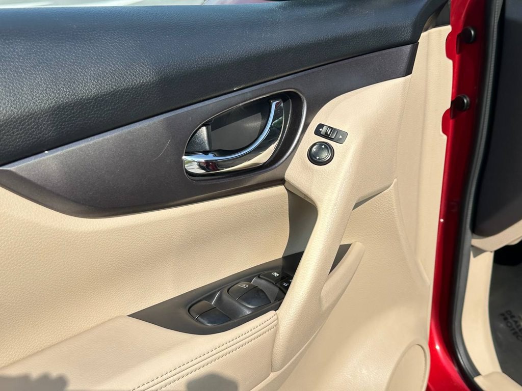 2015 Nissan Rogue Image 16