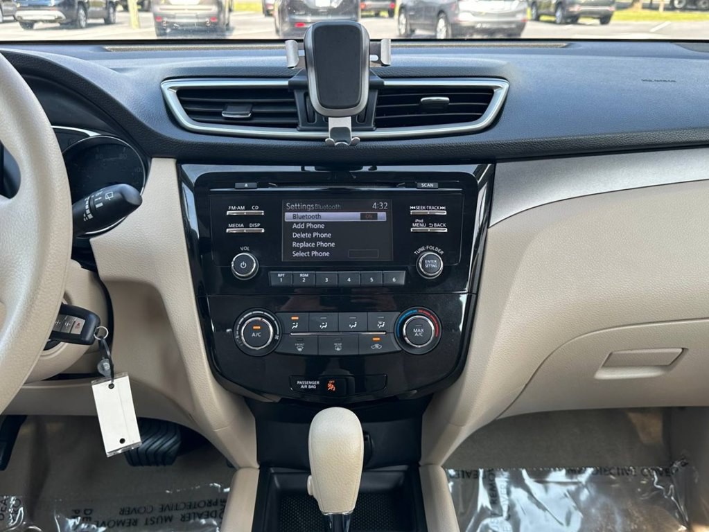 2015 Nissan Rogue Image 25