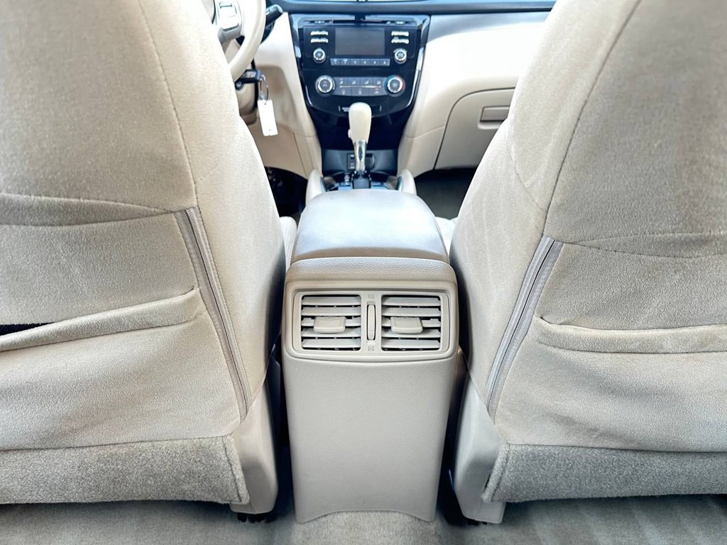 2015 Nissan Rogue Image 38