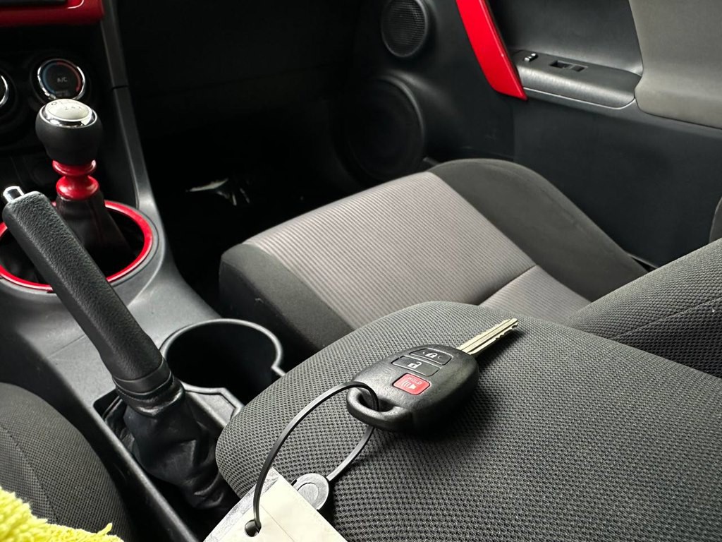 2015 Scion tC Image 31