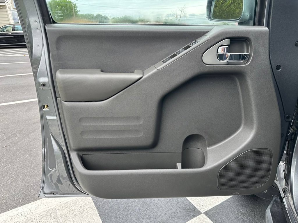 2019 Nissan Frontier Image 16