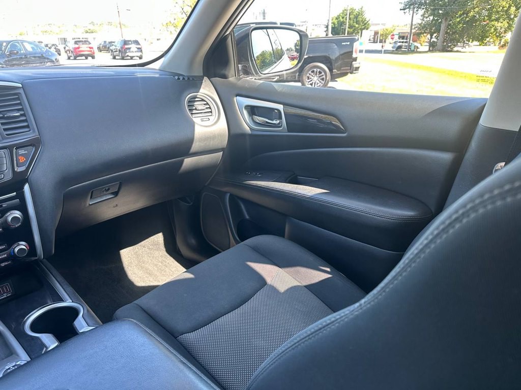 2018 Nissan Pathfinder Image 30