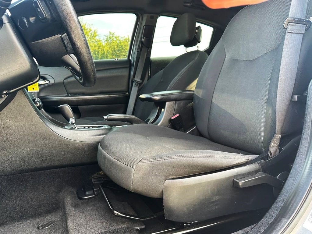 2013 Dodge Avenger Image 16