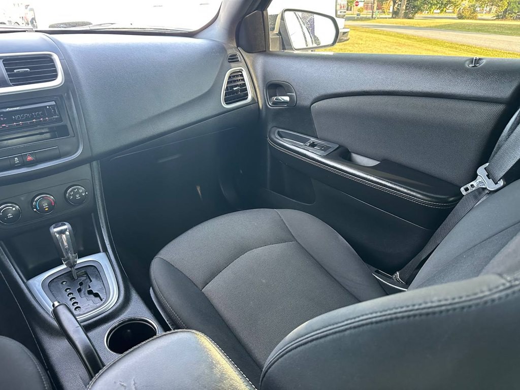 2013 Dodge Avenger Image 27