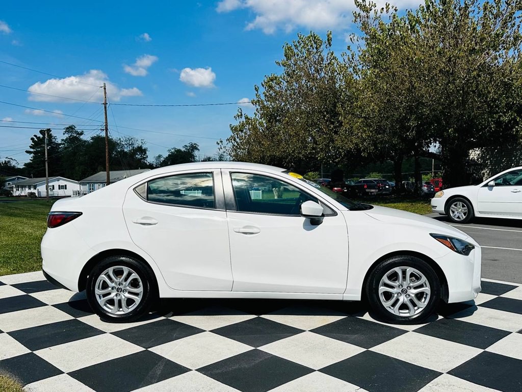2018 Toyota Yaris Image 8