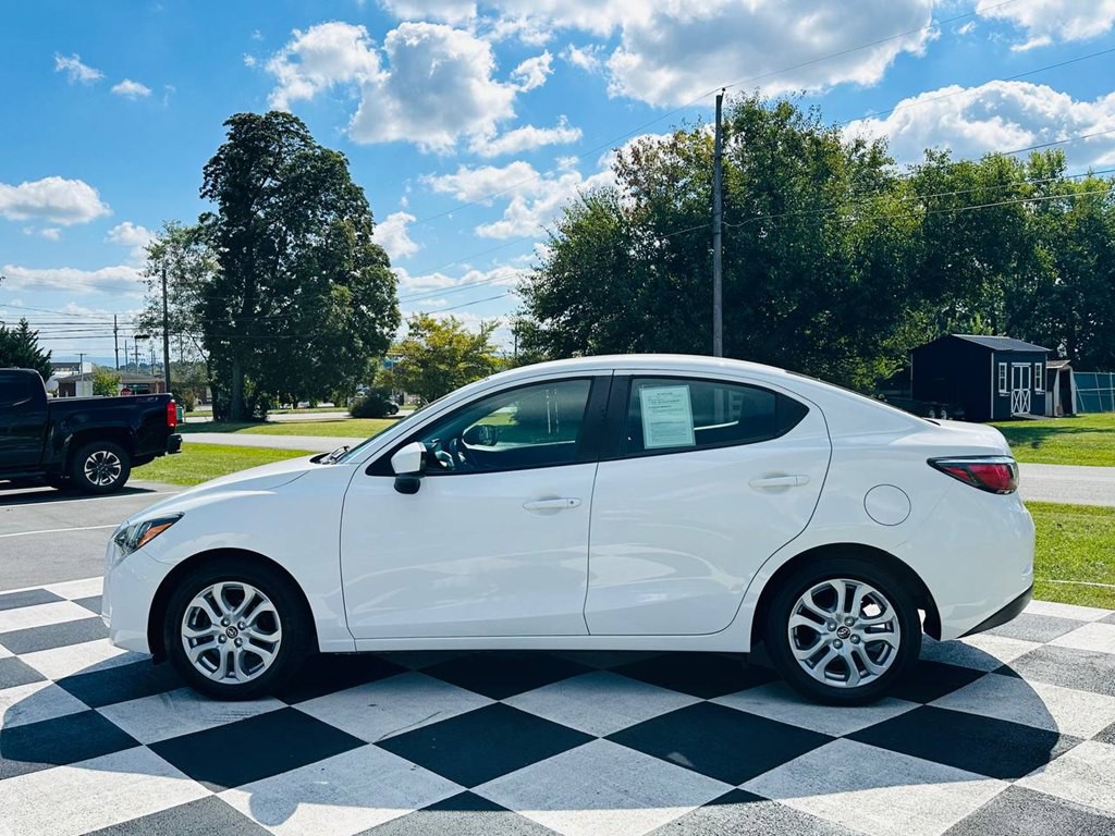 2018 Toyota Yaris Image 9