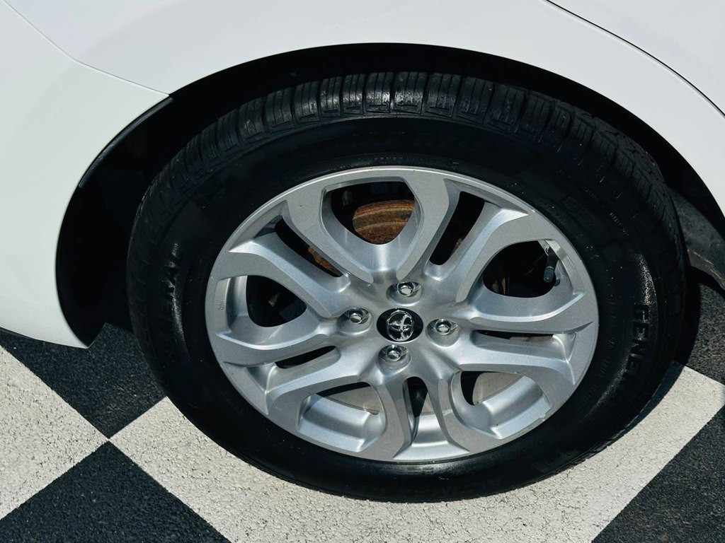 2018 Toyota Yaris Image 41