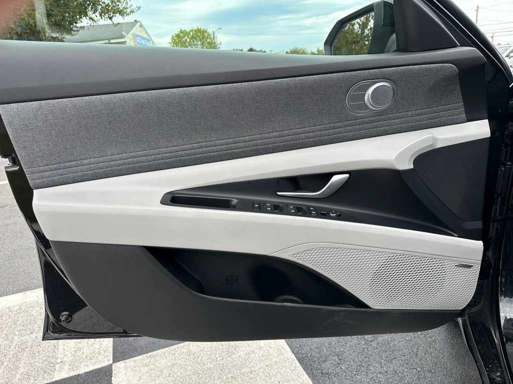 2023 Hyundai Elantra Image 13