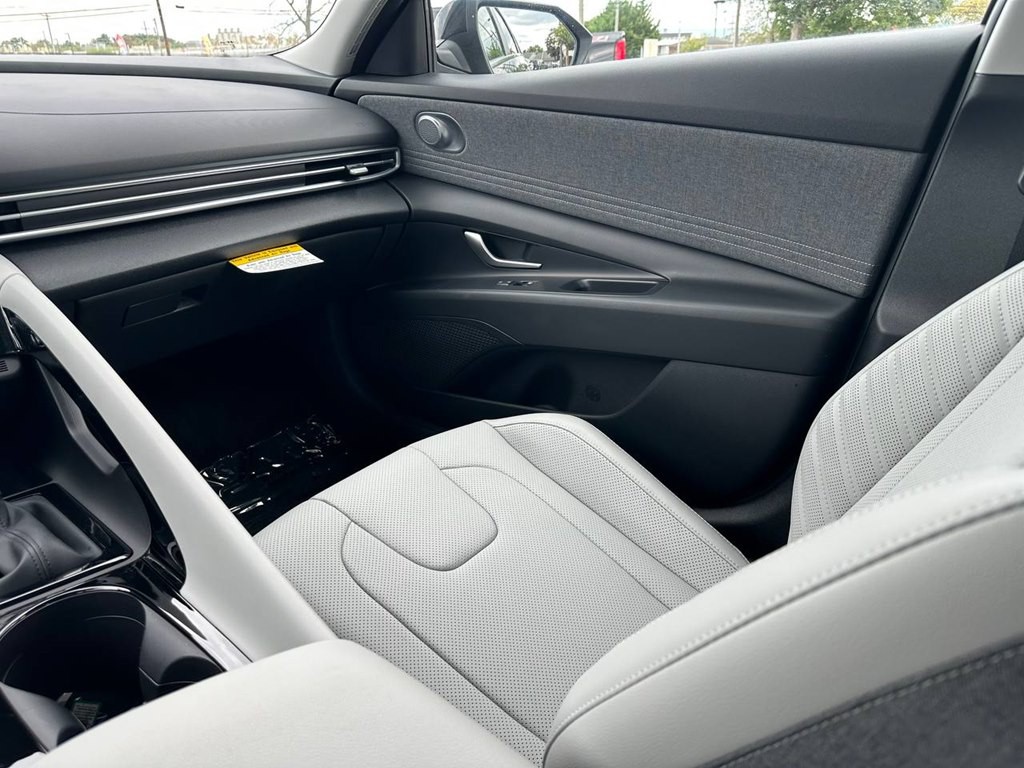 2023 Hyundai Elantra Image 33