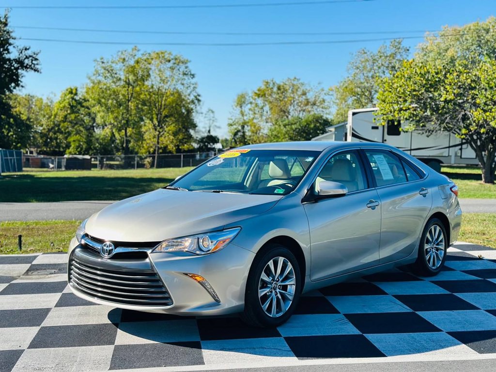 2016 Toyota Camry Image 2