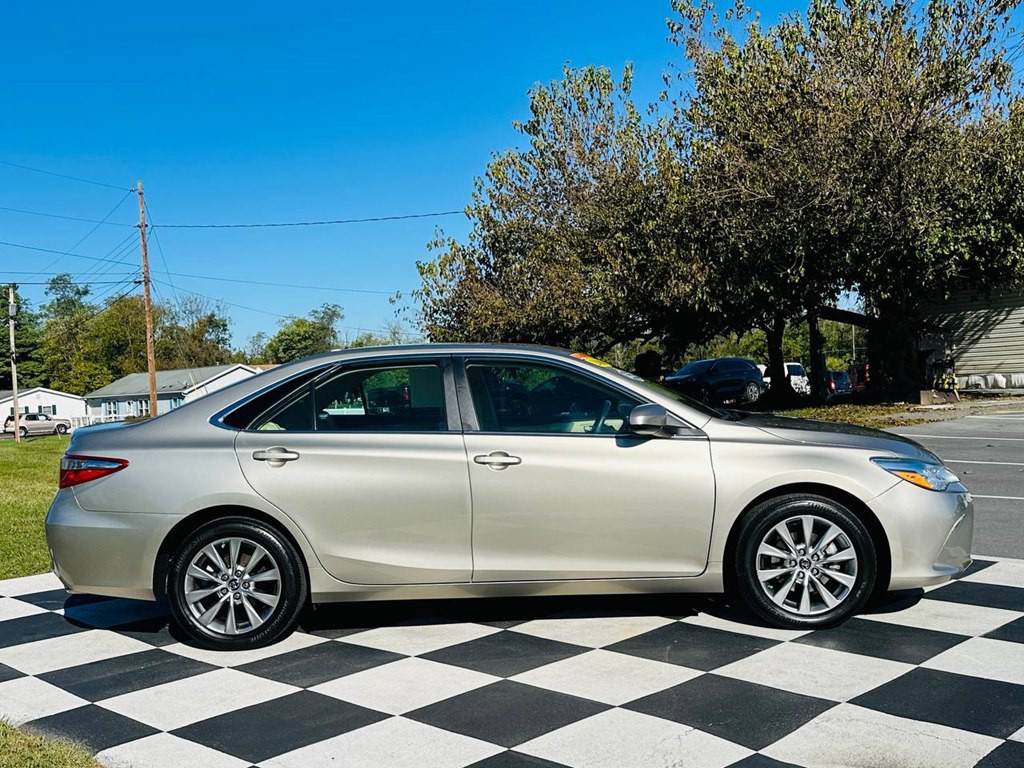2016 Toyota Camry Image 8