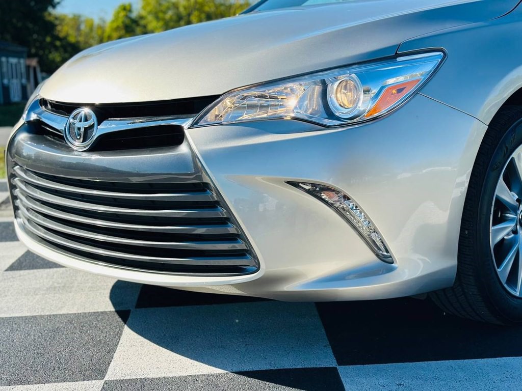 2016 Toyota Camry Image 10
