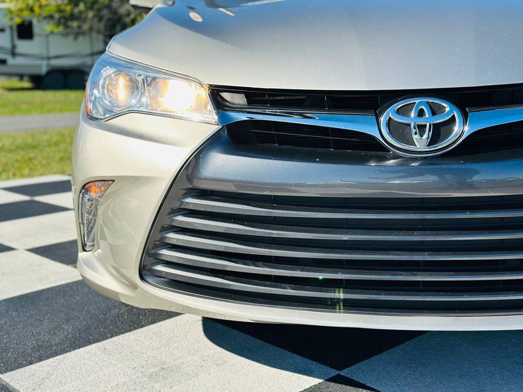 2016 Toyota Camry Image 11