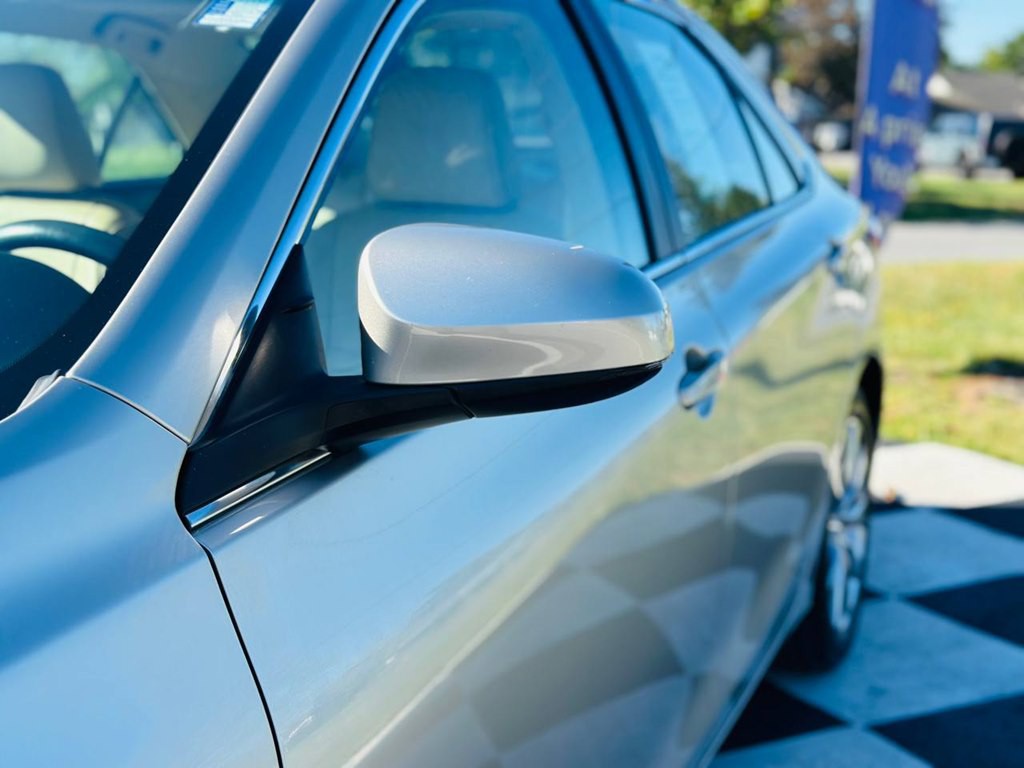 2016 Toyota Camry Image 12