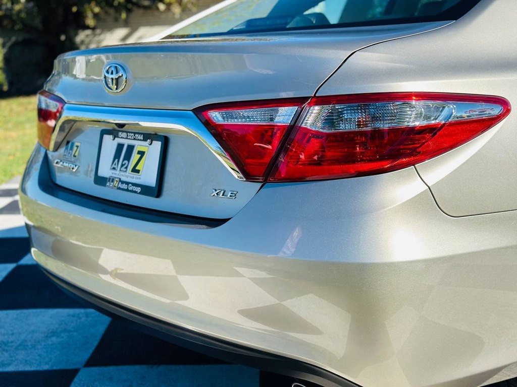2016 Toyota Camry Image 14