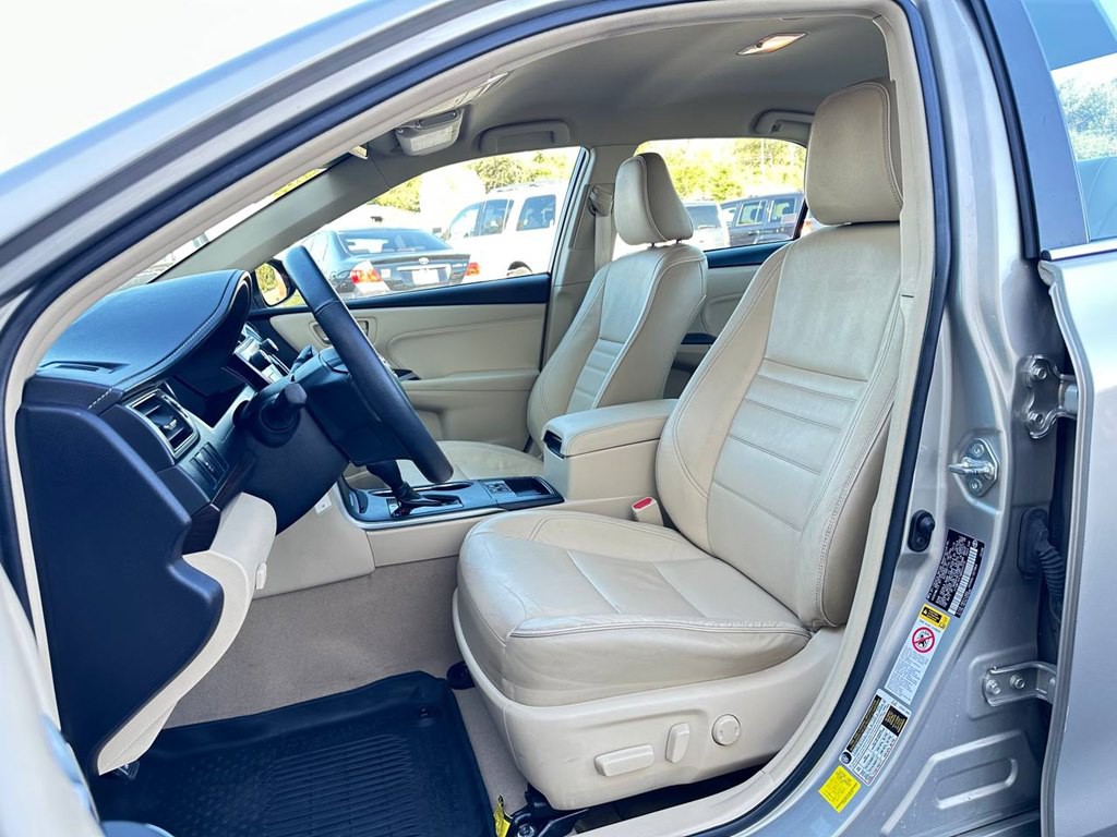 2016 Toyota Camry Image 17