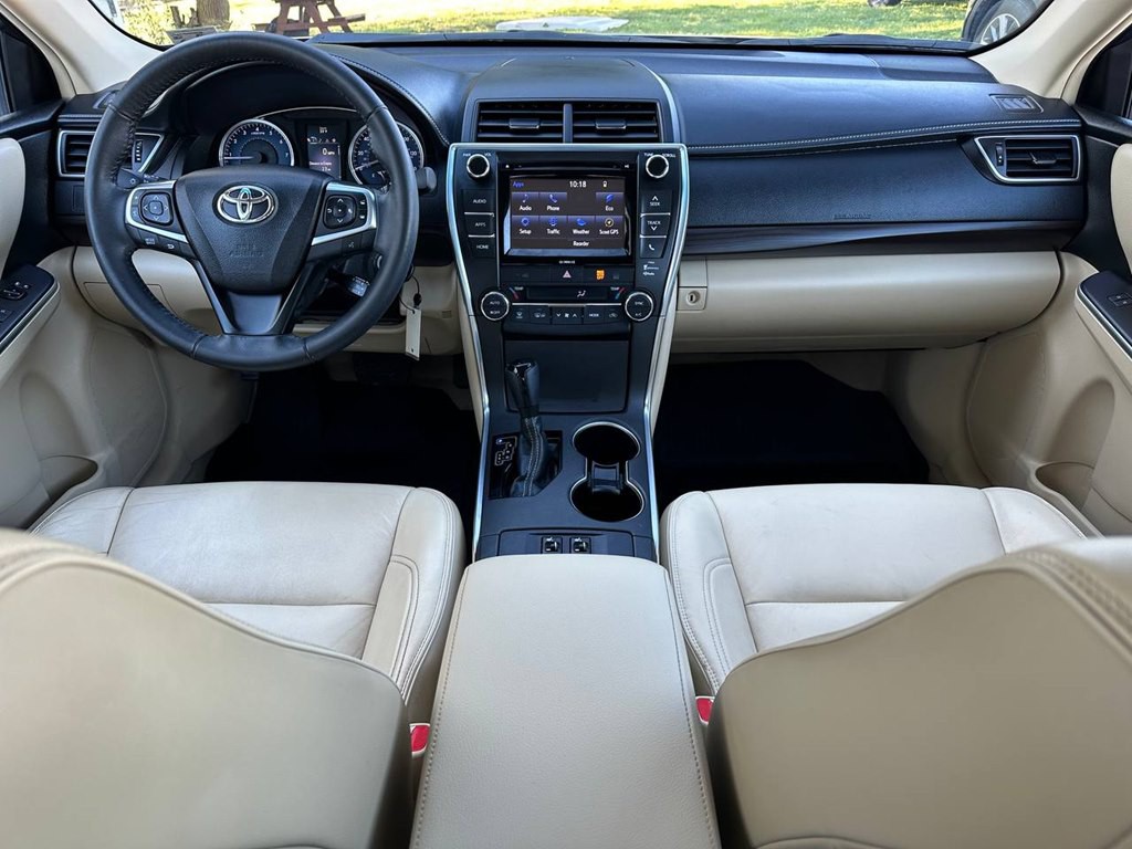 2016 Toyota Camry Image 19