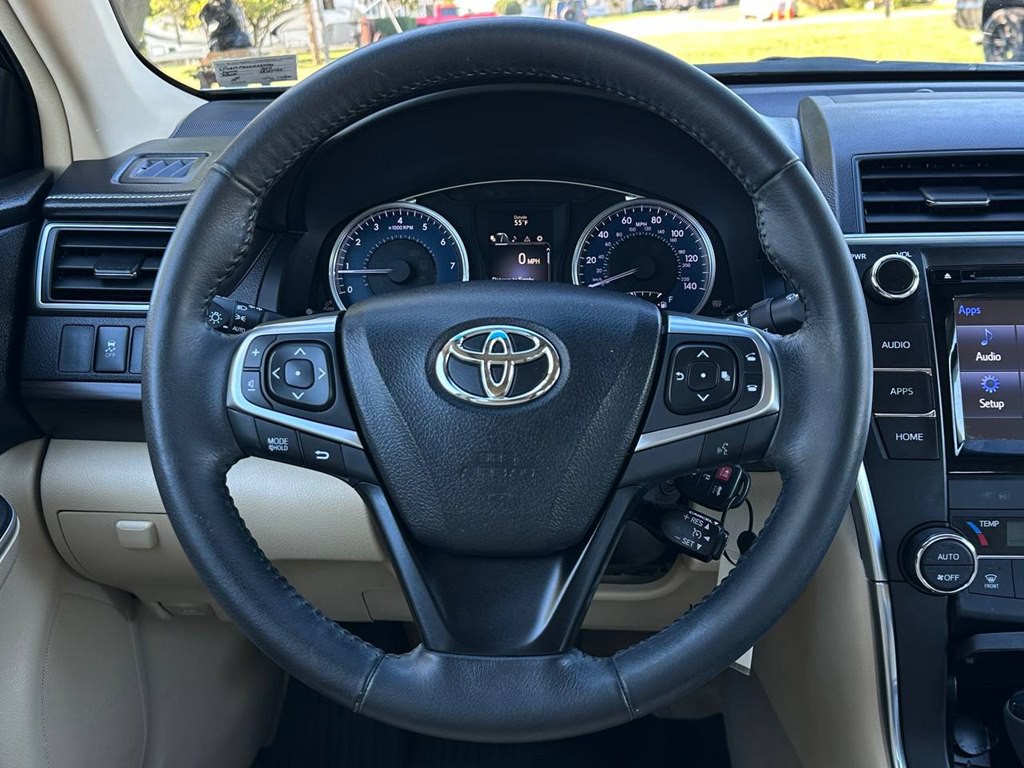 2016 Toyota Camry Image 21