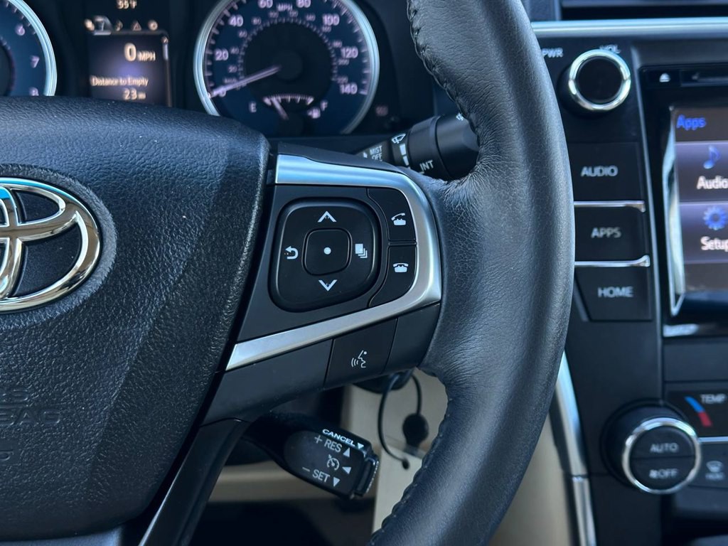 2016 Toyota Camry Image 23