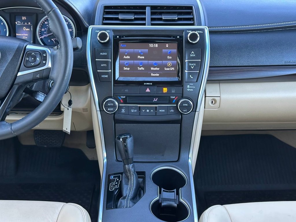 2016 Toyota Camry Image 25