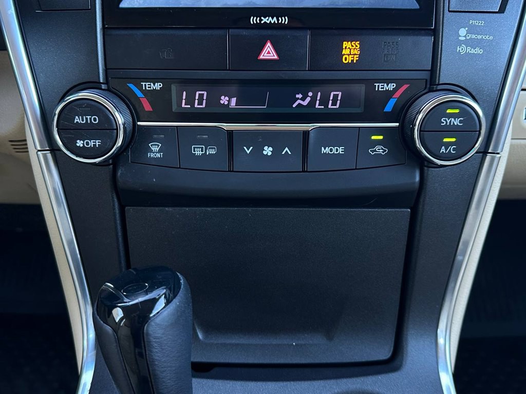 2016 Toyota Camry Image 28