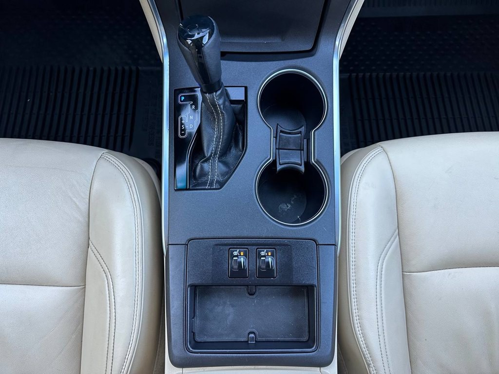 2016 Toyota Camry Image 30
