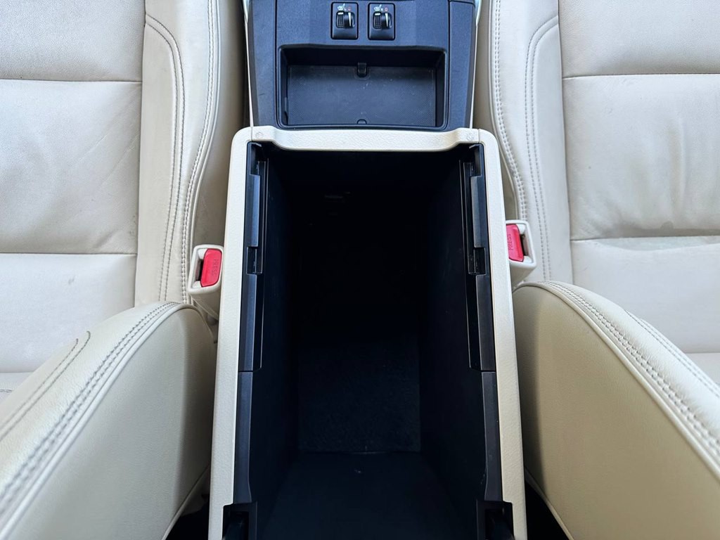 2016 Toyota Camry Image 31