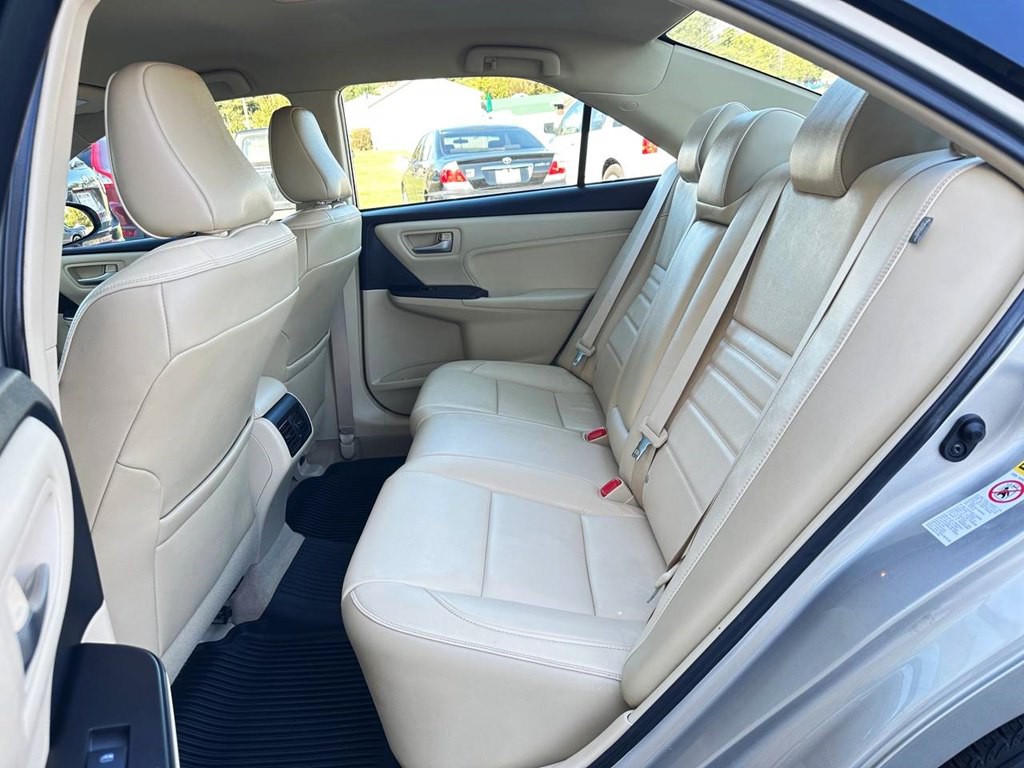 2016 Toyota Camry Image 35