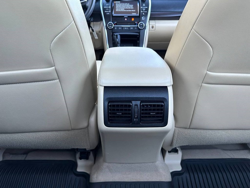 2016 Toyota Camry Image 37