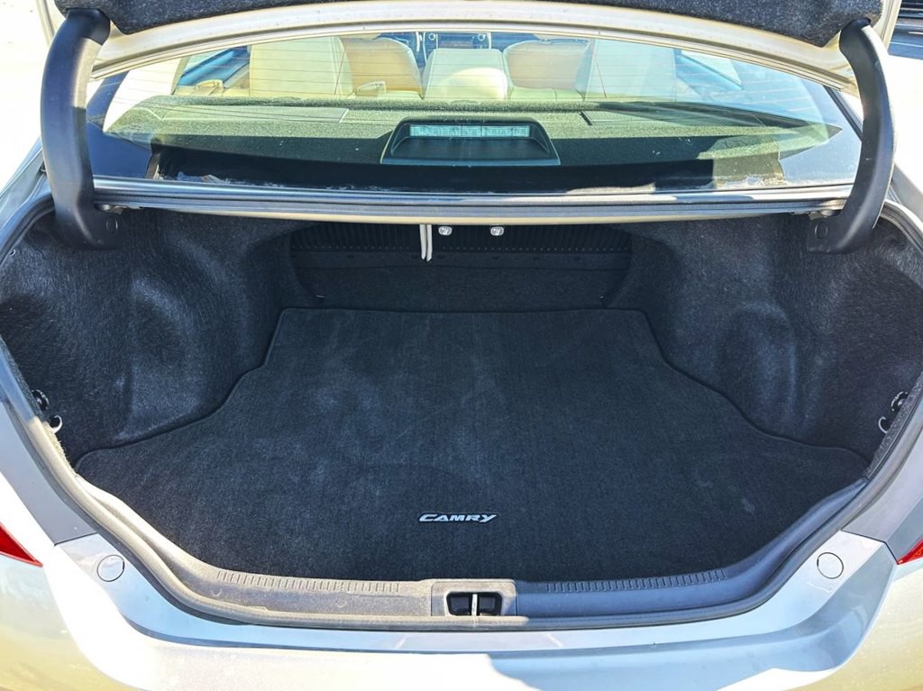 2016 Toyota Camry Image 38