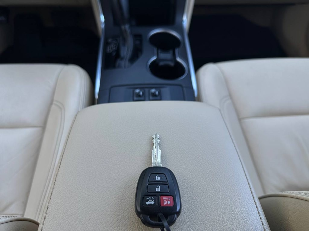 2016 Toyota Camry Image 43